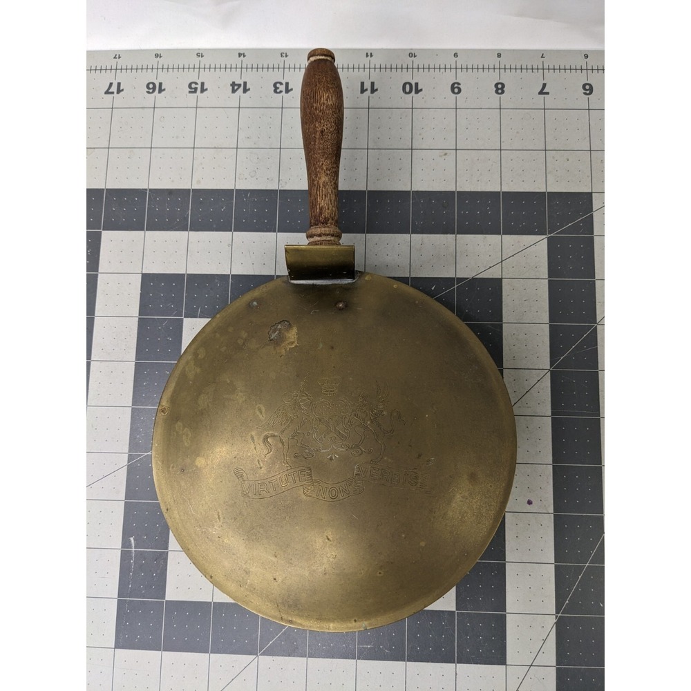 Brass Silent‎ Butler Ashtray Hinged Lidded Crumb Catcher 6.5 Inch Diameter Wood